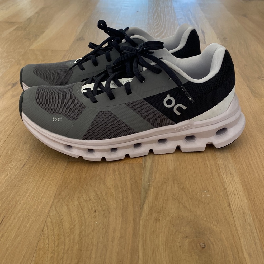 On Running Cloudrunner Shoes 
Current condition, see last 4 photos updated. - Picture 4 of 8